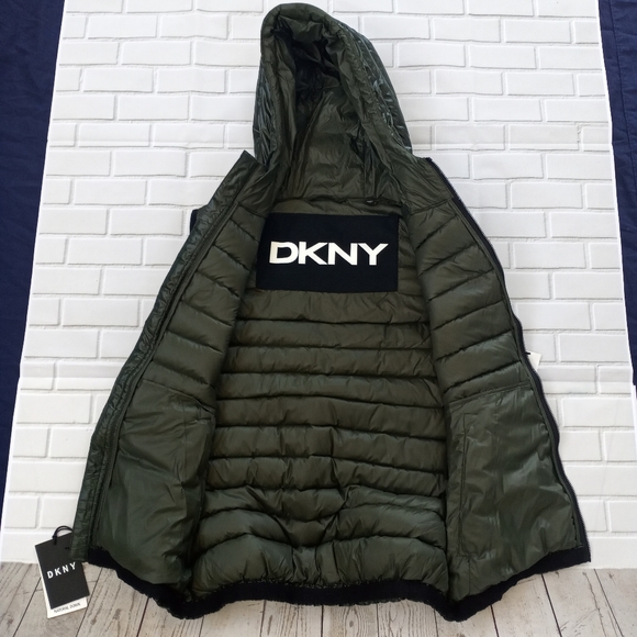 NWT DKNY Men’s Hooded Vest Jacket Puffer Sleeveless Size Small Green. - Picture 9 of 13